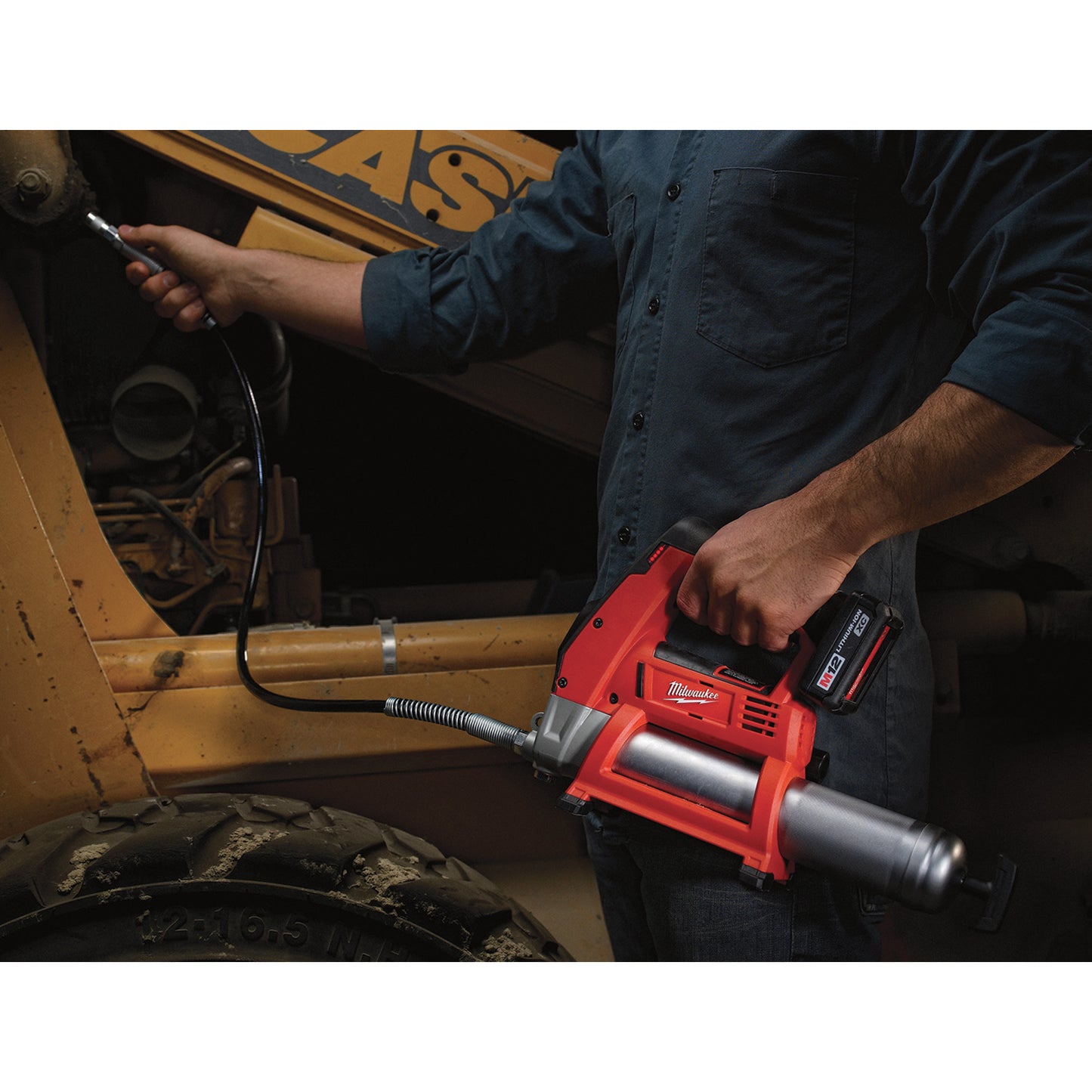 MWK-2446-21XC Milwaukee M12 Cordless Grease Gun Kit — 12V, 8000 PSI